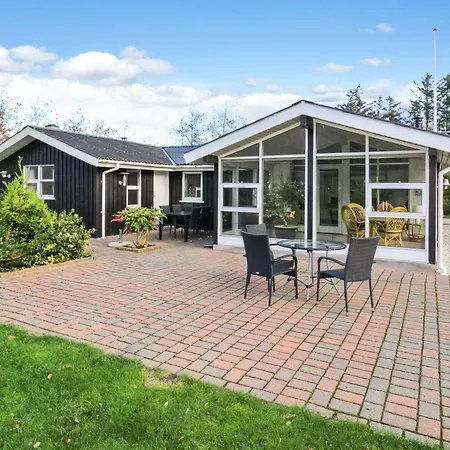 Semesterbostad Antonella - 850m From The Sea By Interhome *